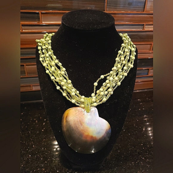 Shell Pendant necklace - Picture 2 of 3